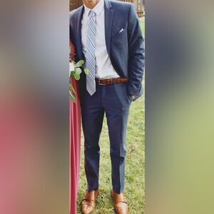 Bar III men’s suit, Blue. Jacket - 40R, Pants 32x32